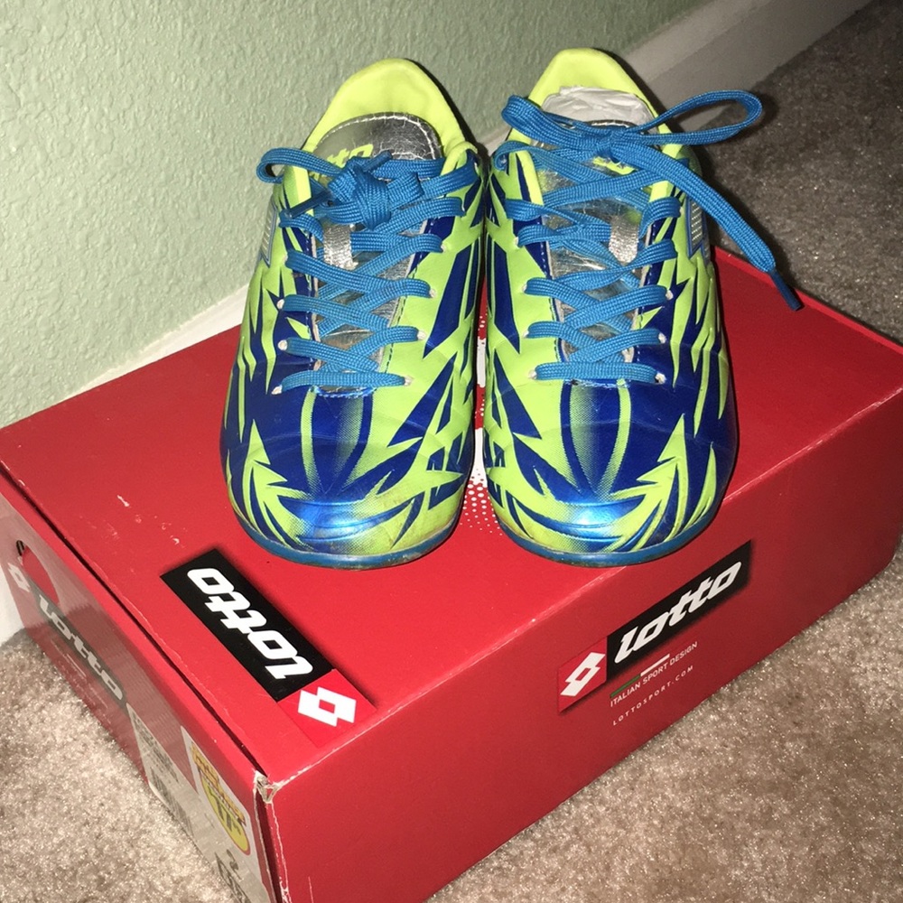 Lotto soccer cleats